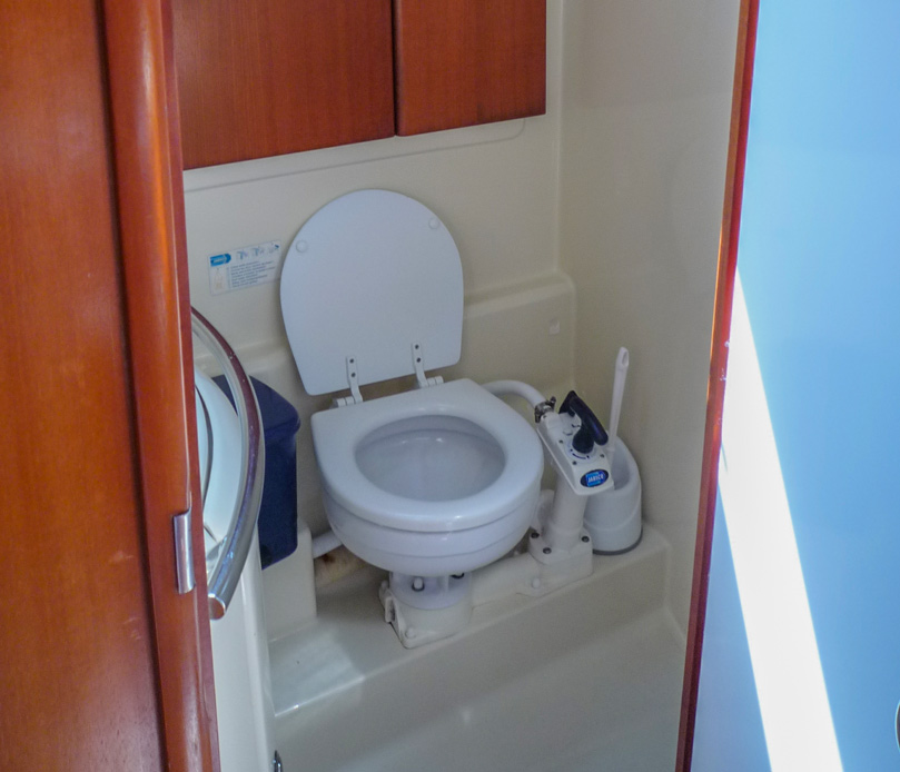 toilette voilier dufour hendaye